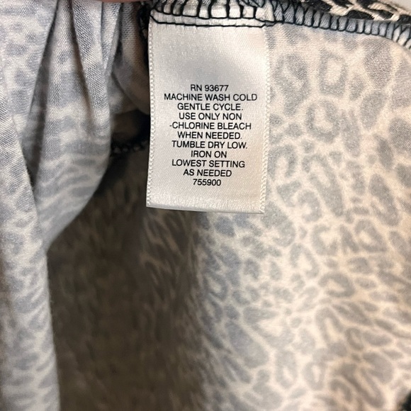 LIZ CLAIBORNE, Quarter Sleeve White/Black Animal Print Round Neck, Blouse, M - Picture 7 of 9